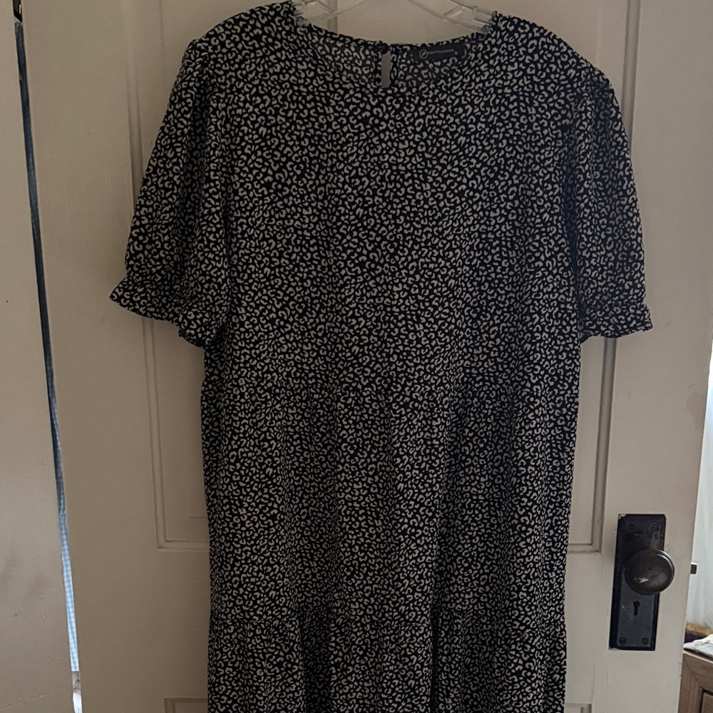 Chic Black and White puff Sleeve Dress